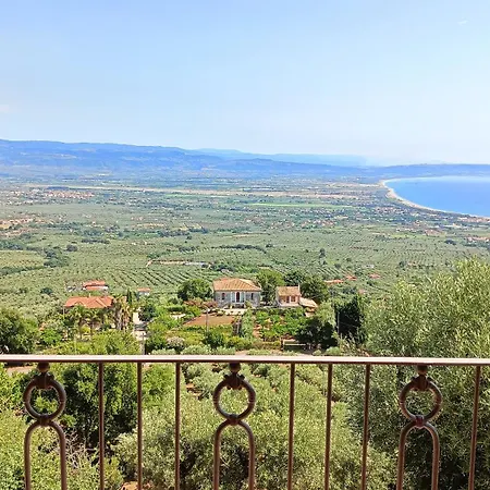 Small Exclusive Retreat Villa