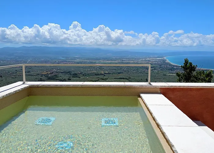 Small Exclusive Retreat Villa